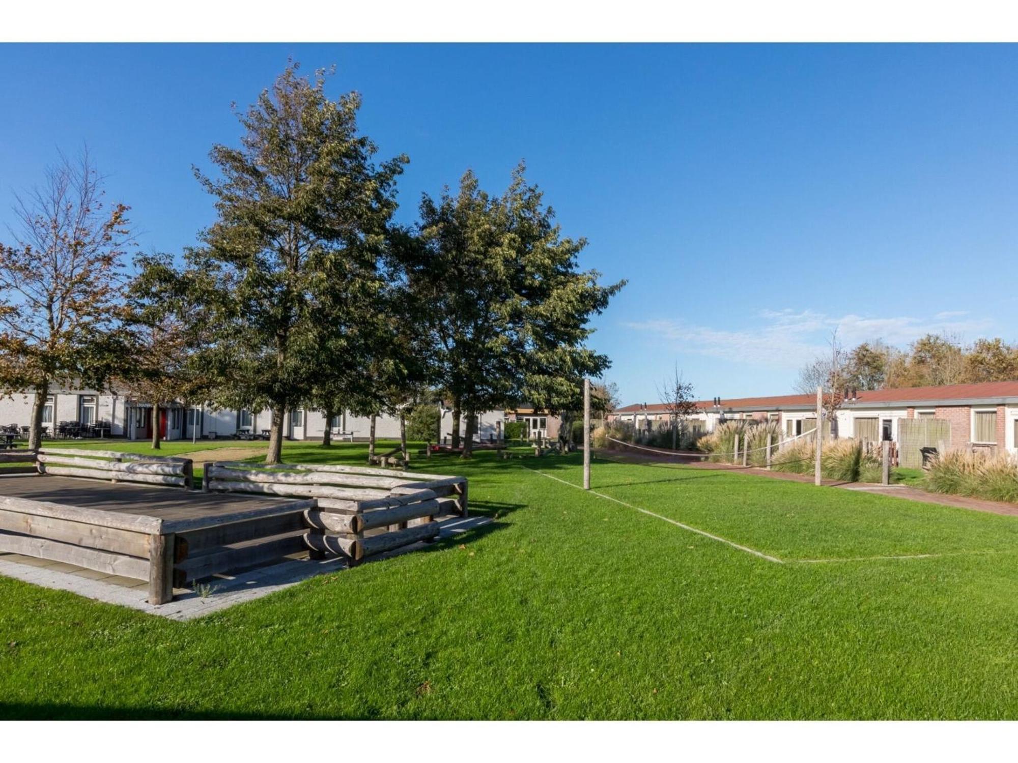 Family House On A Small Park With A Large Playing Field Serooskerke  Eksteriør billede